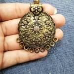گردن آویز قدیمی هست یا نه